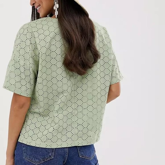 ASOS DESIGN button through Cotton top in broderie - Picture 3 of 4